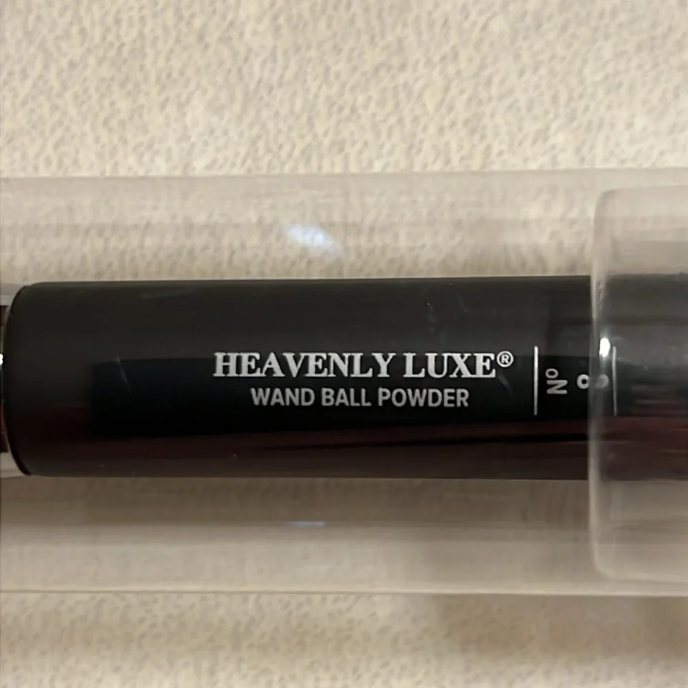 IT COSMETICS. Heavenly Luxe Wand Ball Powder Brush # 8